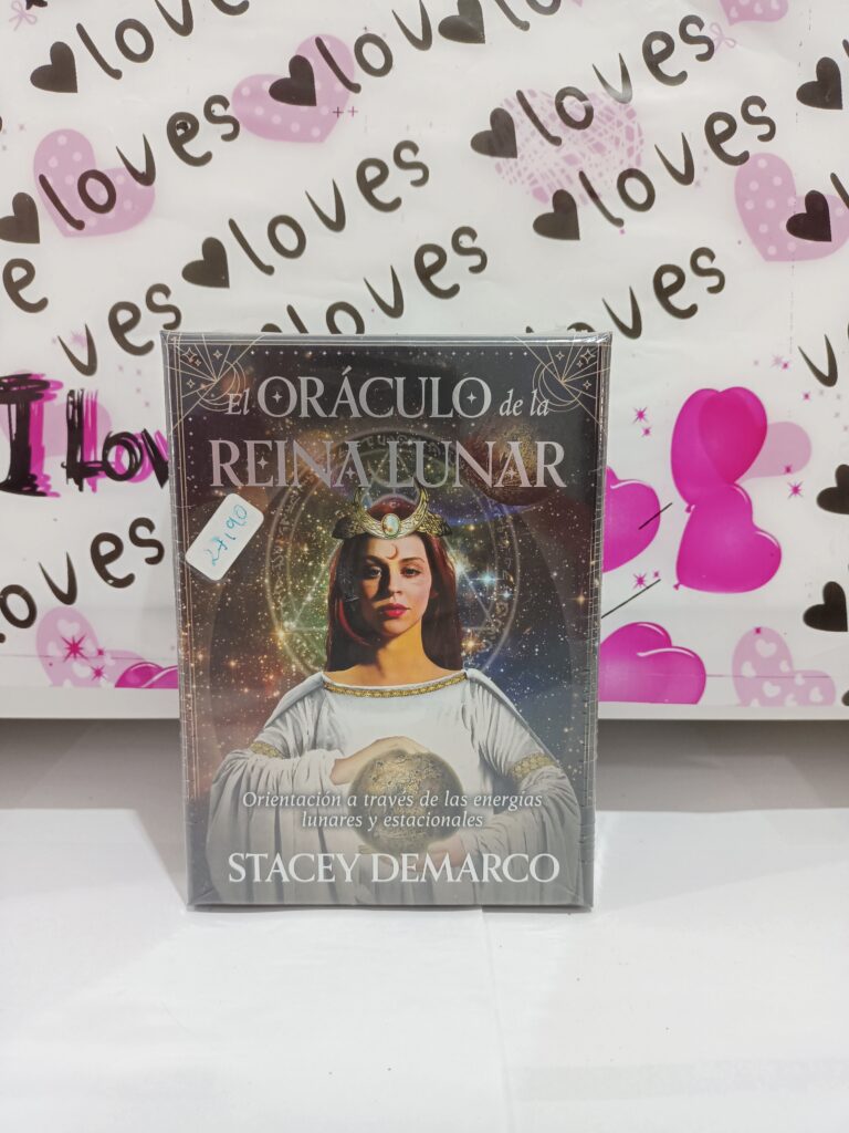 Tarjeta de oráculo de la Reina Lunar de Stacey Demarco sobre un fondo de corazones rosados y negros