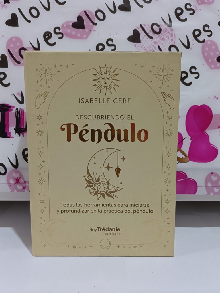 Imagen de un libro en español titulado Descubriendo el Péndulo de Isabelle Cerf sobre una superficie blanca con un fondo decorativo de corazones rosados y negros
